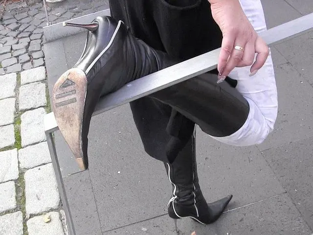 Heelsmaus auf Stiletto Boots on tour Teil 1