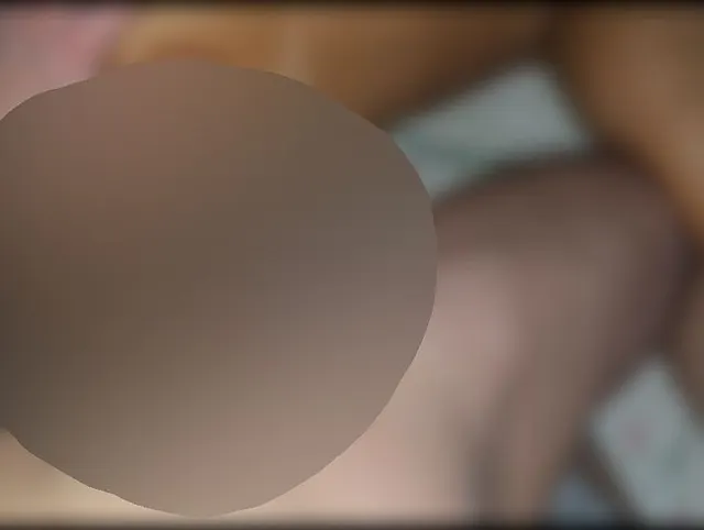 Ich ficke meine Stiefmutter heimlich vor ihrem Mann.