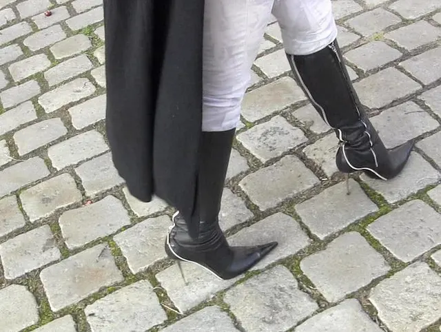 Heelsmaus auf Stiletto Boots on tour Teil 2