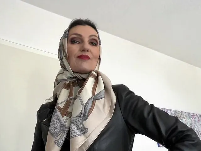 Schöne Seidenkopftücher Modenschau, Joi, Lady Victoria