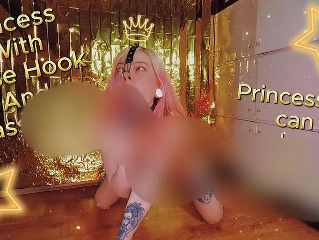 Prinzessin mit Nasenhaken und Glasdildo Prinzessin kann sehr verdorben sein