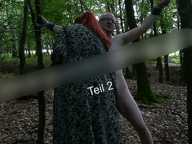 Meisterin Sanne und ihr Sklave im Wald! Teil 2: Es geht weiter. Viel weiter.