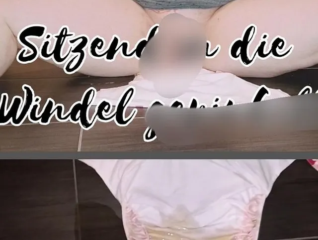 Sitzend in die Windel gepinkelt