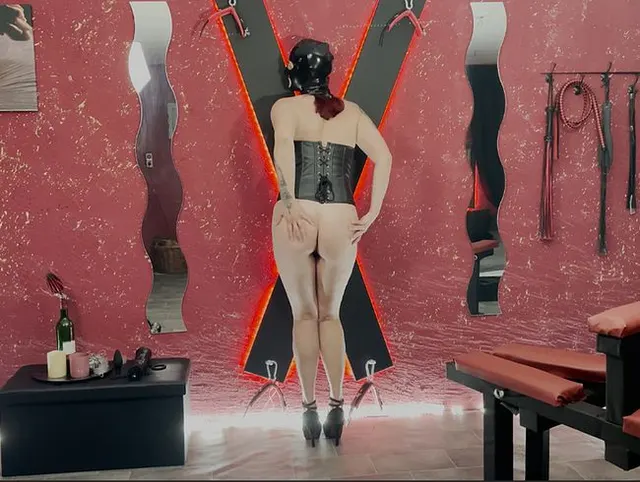 Geiles Anheizen mit Latexmaske