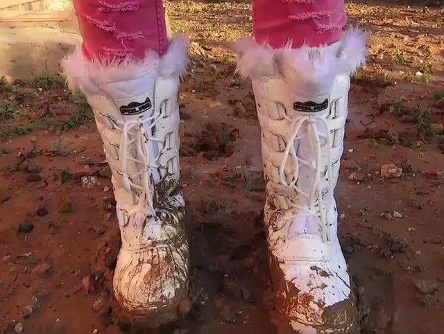 Schlammige Schneestiefel HD