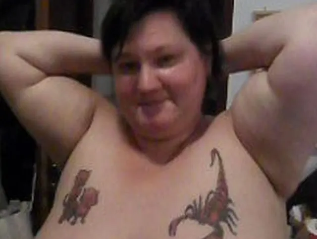 PIPI IM WOHNZIMMER AUF DIE DECKE