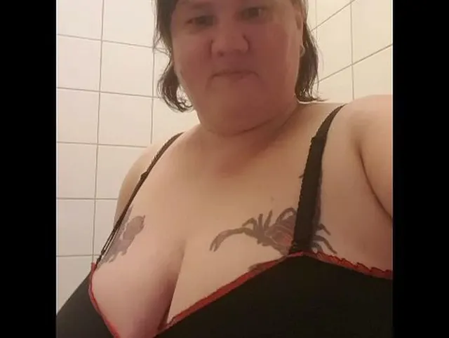 SELFI MEGA PISSEN IM CLUB .