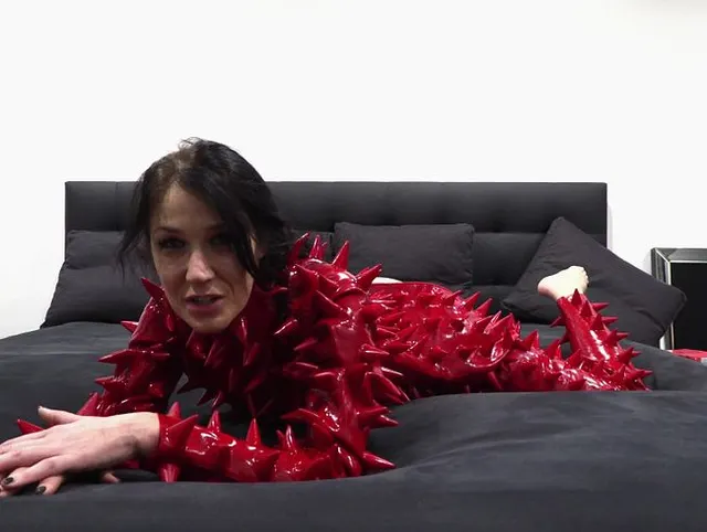 Latex Catsuit Schlampe hart gefickt und mit Sperma vollgespritzt
