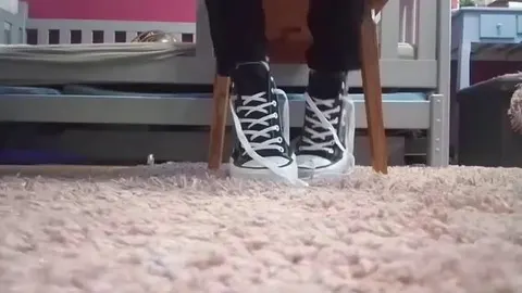 Erst die Schuhe dann die Socken aus .... Und was kommt dann?