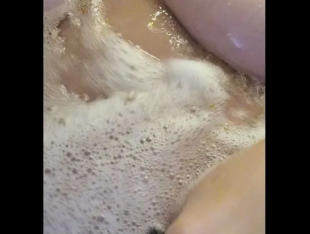 Schön in der Kälte in der Badewanne schöne Kosmetik an meiner ......