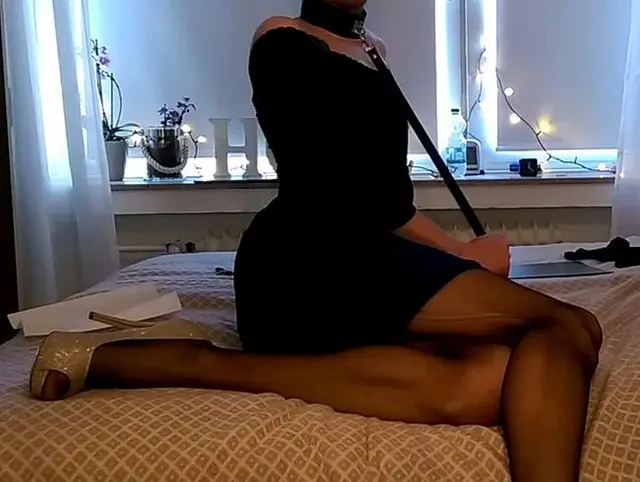PENIS IN NYLONSTRUMPFHOSE GEWICHST UND MIT DILDO GEFICKT BIS ICH KOMME