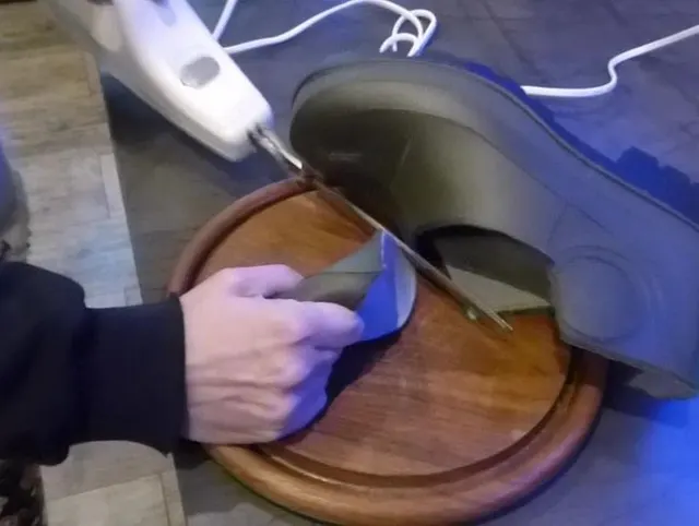Gummistiefel zerschnitten