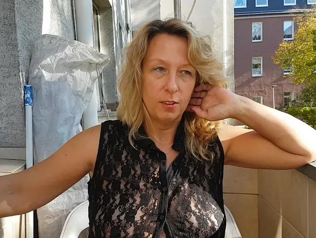 Pissen auf dem Balkon