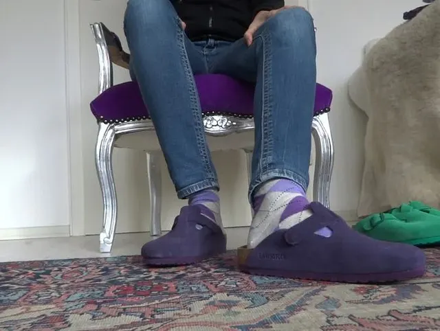 Socken und Slippers Show, spritze ab auf meine Sockenfüße
