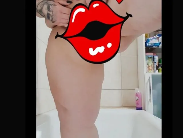 Schön in die Wanne gepisst, schau dir meinen Strahl an.