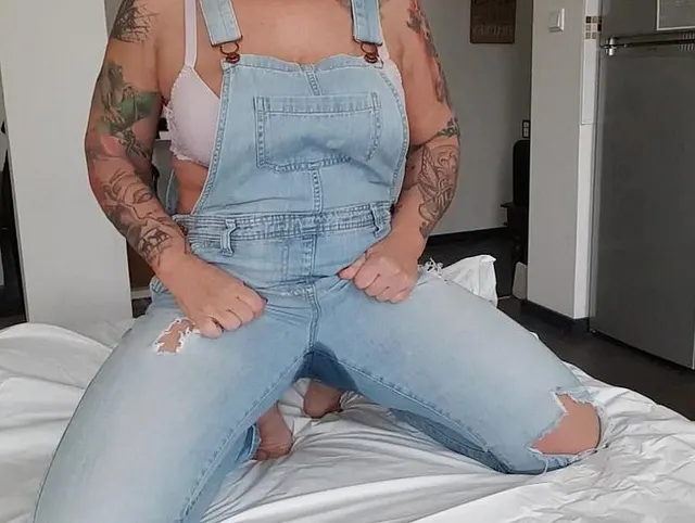 auf Wunsch Latzjeans vollgepisst