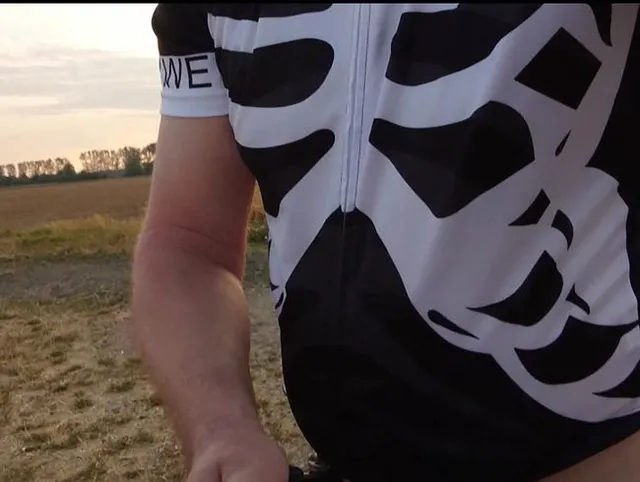 Allein und Nackt auf dem Fahrrad 1