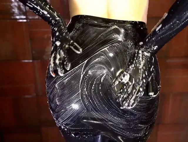 Perfekter Seifenarsch aus Latex