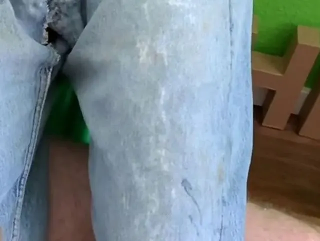 In zerrissener Jeans benutzt (Userwunsch)  Teil 2