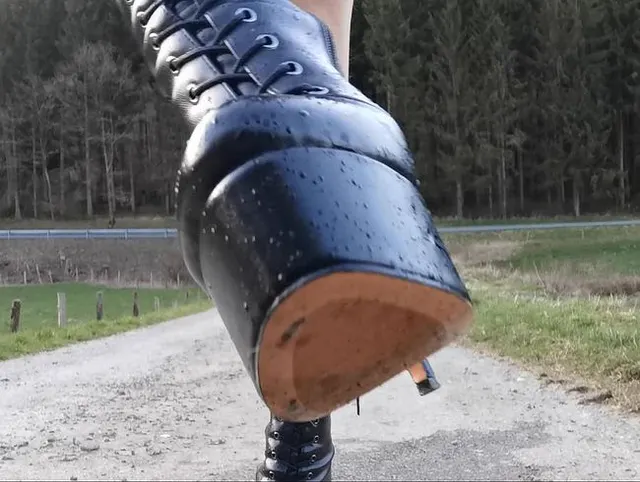 neue Plateau Stiefel und Pissen