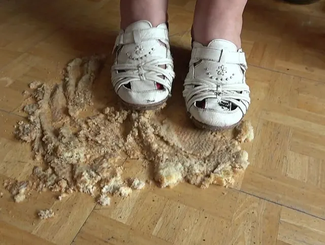 Schuhe und Kuchen