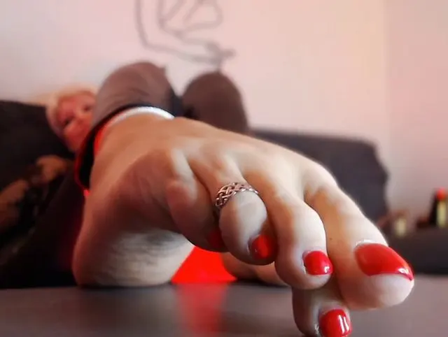 Ihre Tiny Tongue Pediküre für meine trockenen Zehen