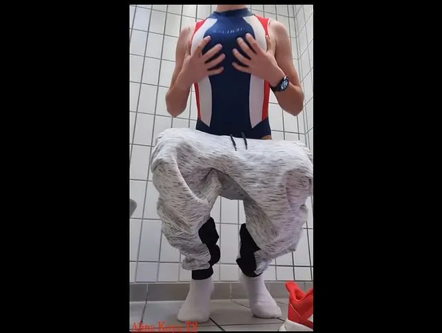 Realise N0371 P-1 Swimsuit an der Raststätten WC angezogen Alina Koya TS