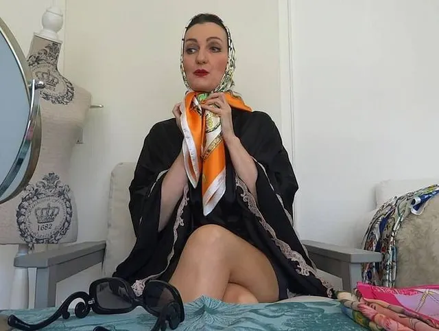 3 Satin Tücher Anprobe mit Wichsspiel