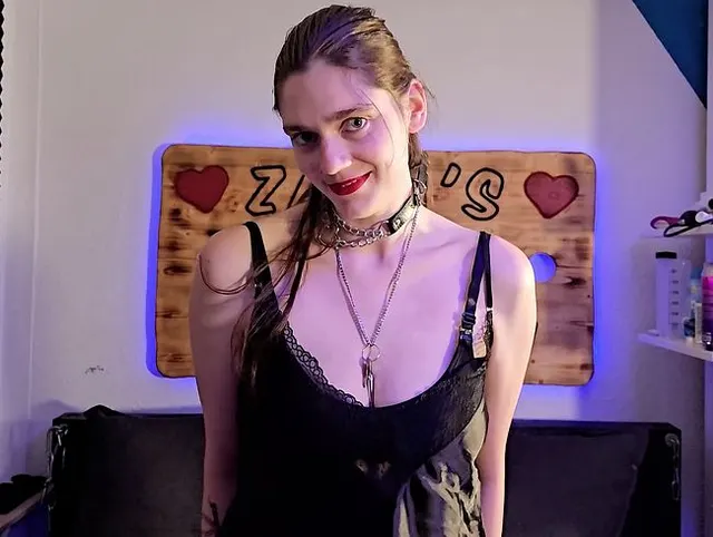 XXL STRAPON FICK VON DER SATIN GÖTTIN