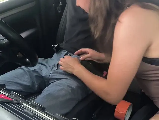 Blowjob mit Happy End im Auto