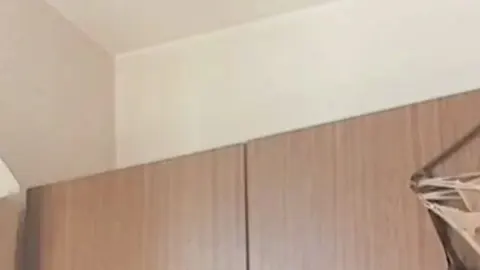 Klebeband , Bowlingkugel , Analstange & Wäscheklammern