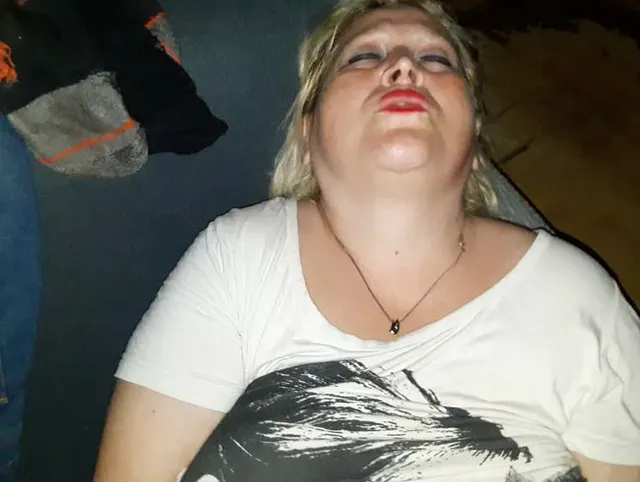 Die nasse Fotze befingert