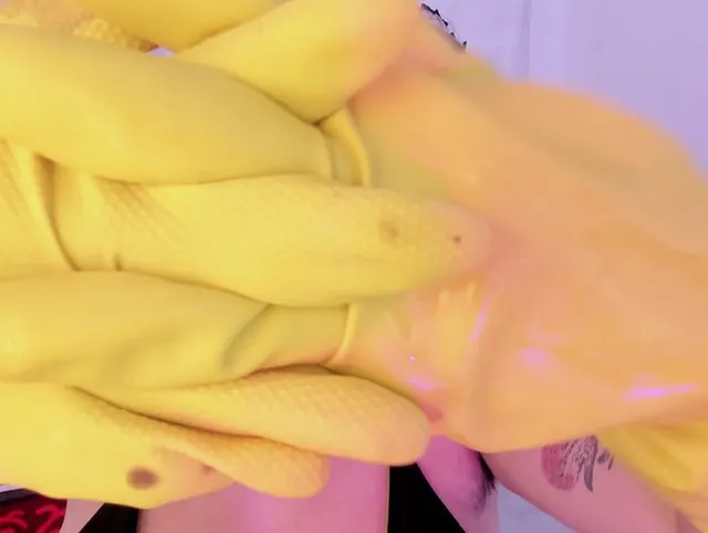 Dienstmädchen-Handjob, mit sexy Gummihandschuhen