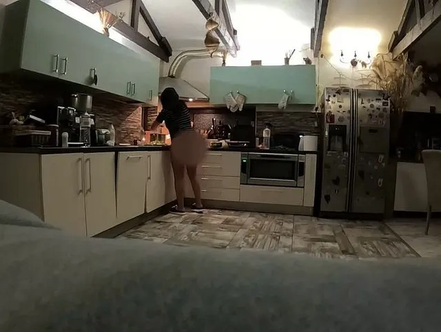 Ich dominiere meine fette, jungfräuliche Nachbarin – POV-Blowjob, Doggy-Style & Facial