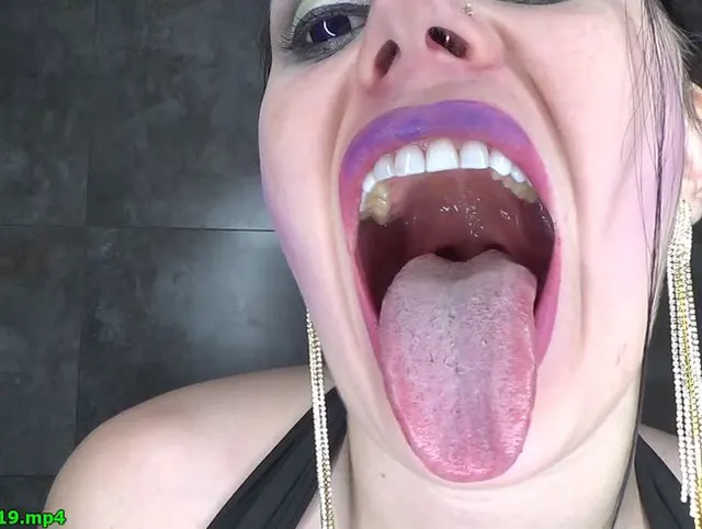 Dunkle Göttin, die einen unersättlichen Hunger verspürt! Vore!
