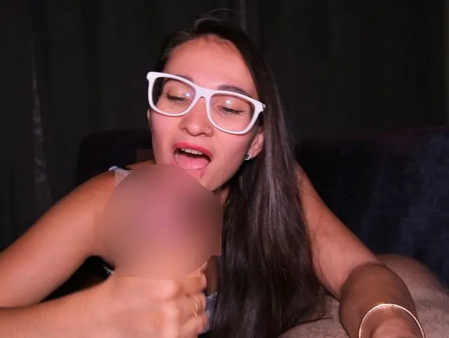 Der beste Handjob für einen riesigen Schwanz mit Cumshot