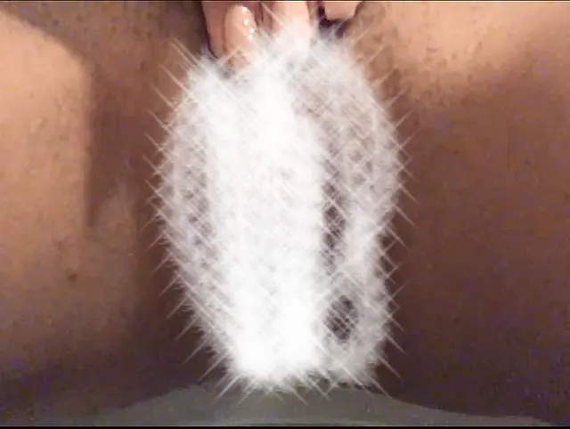 nahaufnahme pissfetisch video! Schöne Schamlippen!