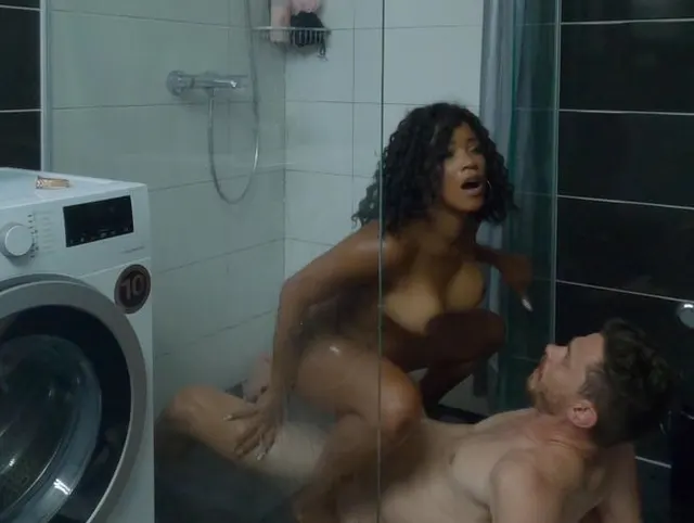 Schnappen Sie sich meinen Arsch und ficken Sie mich hart – intensiver Duschsex – KIKI MINAJ – dunkelhäutige MILFs mit großem Hintern mögen es hart