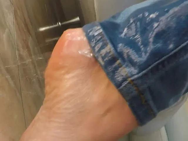 No, I won`t  go to the bathroom!