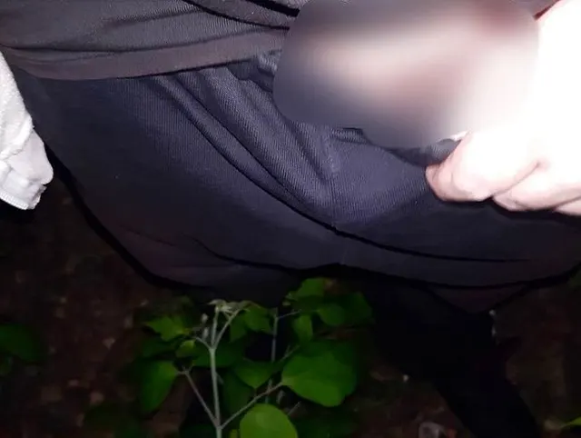 Nachts mal schnell in der Natur Pissen,