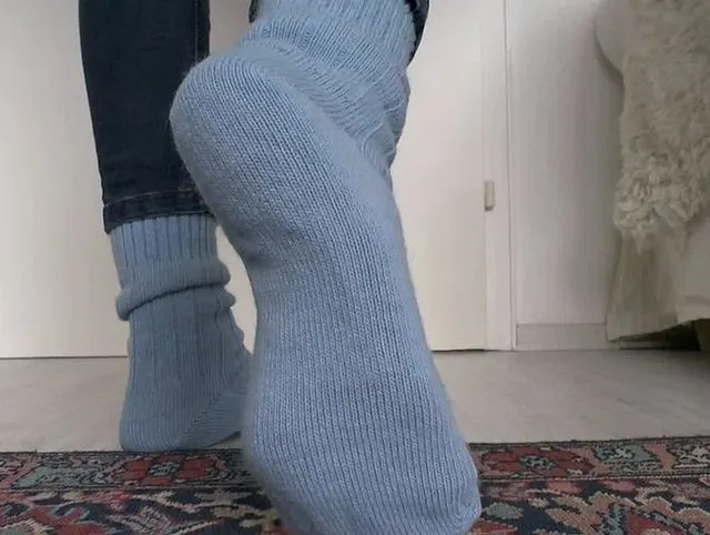 Socken Liebhaber Clip - Socken schnüffeln, masturbieren und auf Socken abspritzen