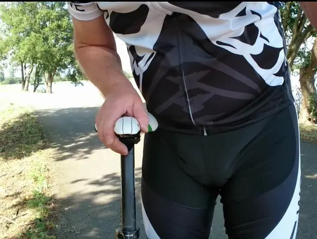 Super GEIL auf der Fahrradtour ** Sattel Fetisch **