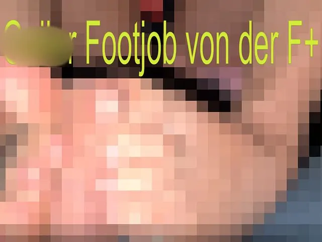 Geiler Kurzer Footjob von einer Freundin