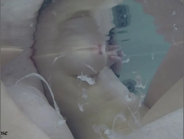 Sperma im Wasser