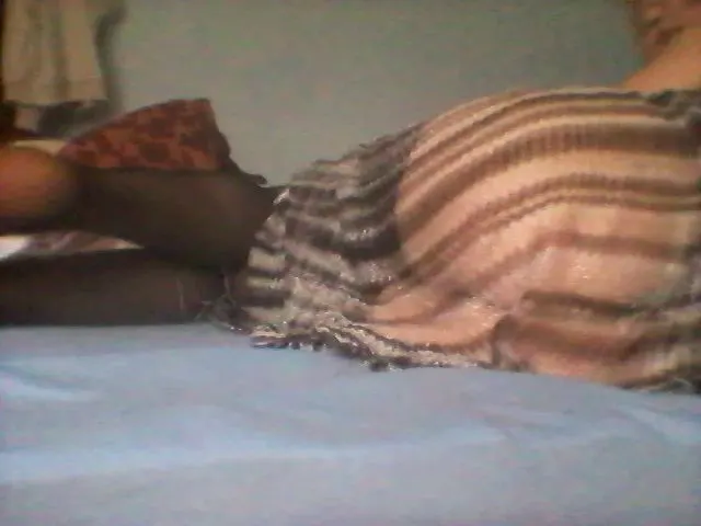 Sexy in Nylons im Bett