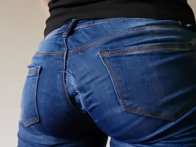 Dingend in meine geflickte Jeans gepisst