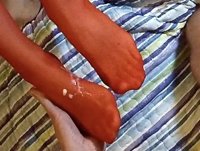 POV Schneller roter Strümpfe Footjob nach der Arbeit (Ohne Ton)