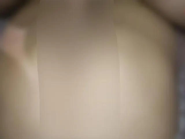 Heiße MILF Anna Fire wird auf dem Bett gefickt