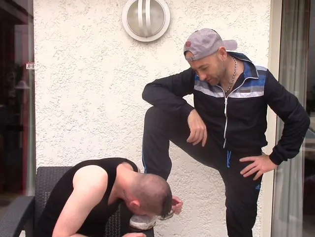 Sneaker Sextape Bareback otdoor