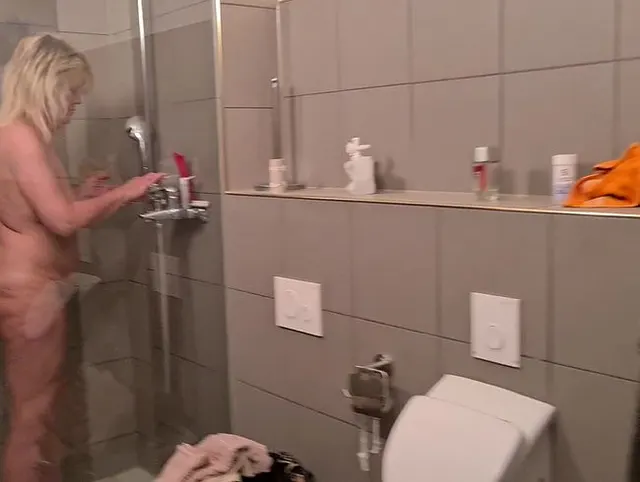 Wer fremd fickt, wird angepisst,